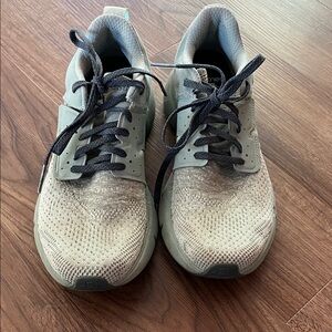 Salomon Predict SOC Women’s Running sneakers. Size 8